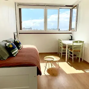 Apartamento Charming Bright Sunny In Belleville, París